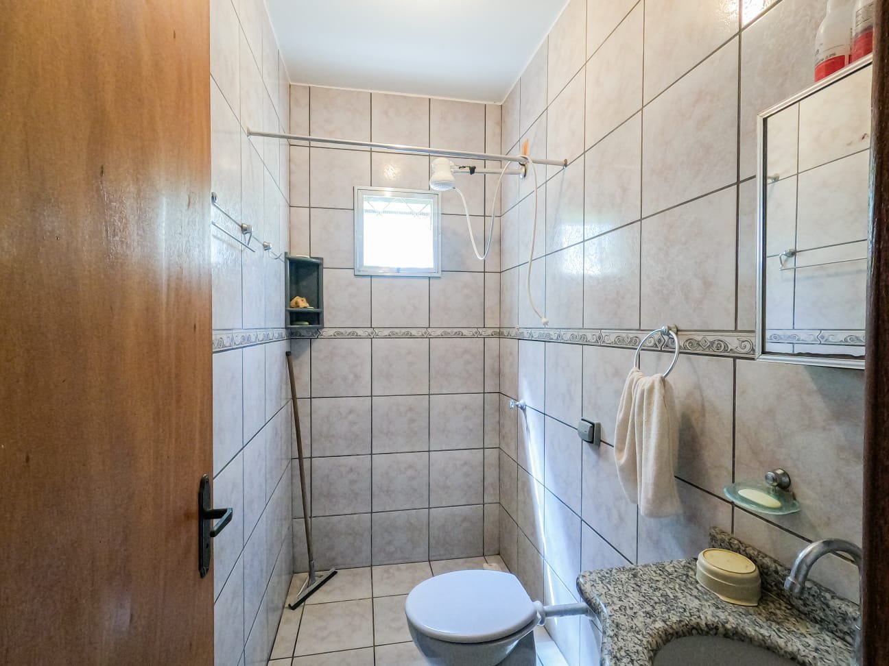 06 BANHEIRO SUITE AND